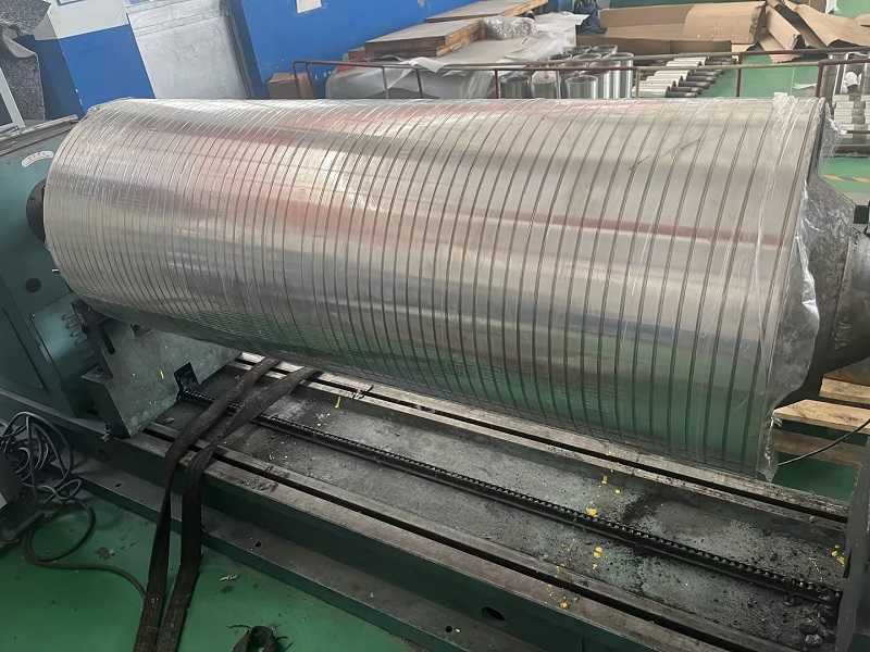 长青金属热喷涂公司对沉没辊维修