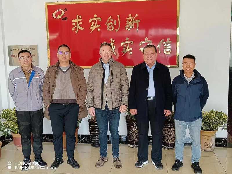 某国际公司到长青金属热喷涂公司洽谈合作
